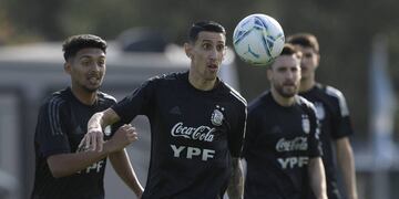 El volante de PSG fue convocado en Argentina para la doble fecha de eliminatorias del Mundial de Catar 2022. (AFP / Juan Mabromata)