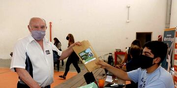 Más de tres mil familias ya cuentan con sus "kits de semillas" en Carlos Paz. (Foto: prensa / Municipalidad VCP).