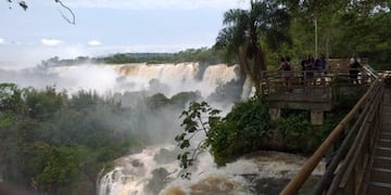 Las Cataratas del Iguazú deslumbran con un caudal extraordinario.