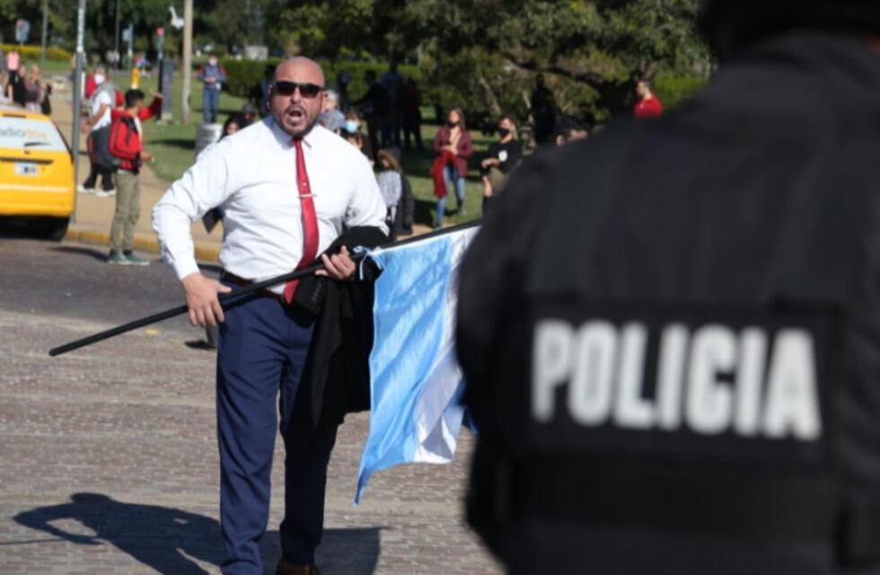 Incidentes y balas de goma en la protesta anticuarentena en Rosario