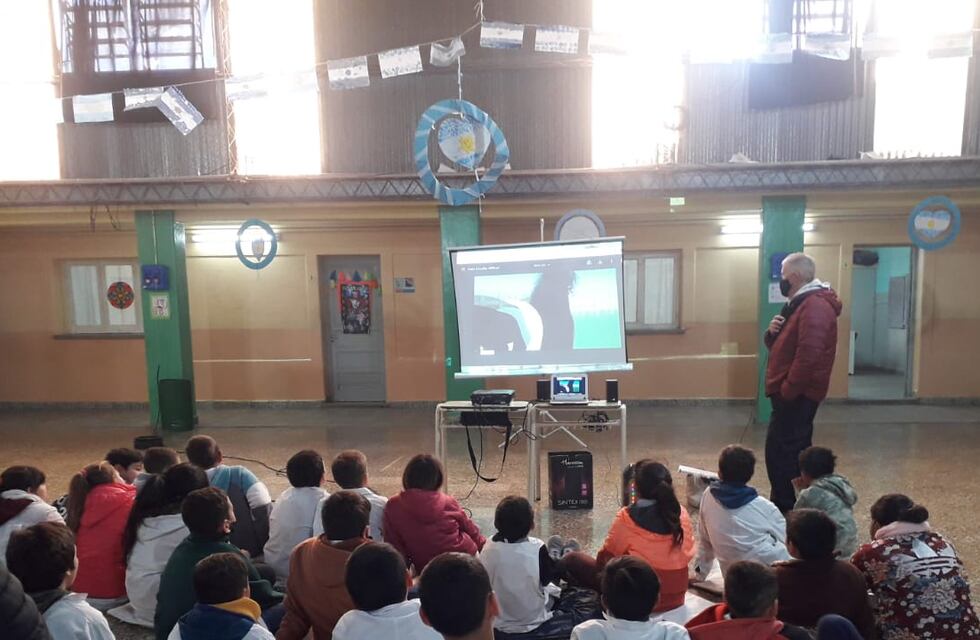 Charla sobre salud animal en escuelas