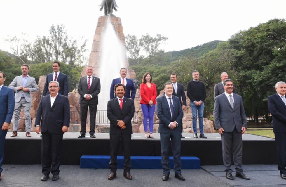 En Salta, Jaldo participa de la novena reunión de Gobernadores del Norte Grande