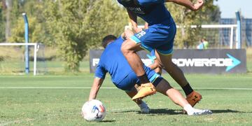 Central prioriza juveniles antes que la contratación de otro volante (@CARCoficial)