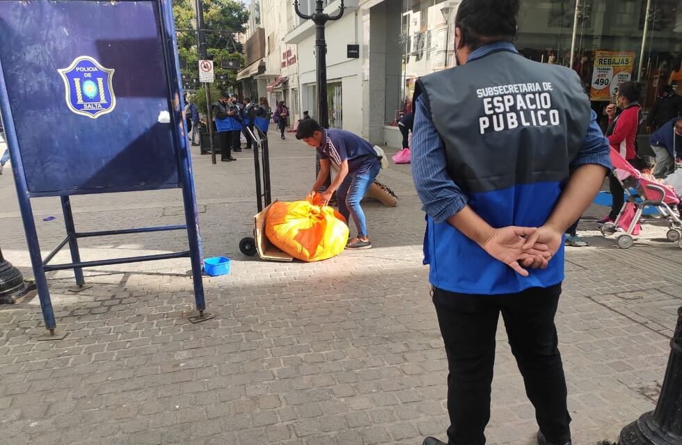 Intensifican los controles de manteros y vendedores ambulantes