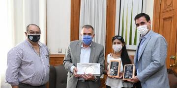 Jaldo recibió a Sofía Assis, la tucumana que se llevó el Premio a la Revelación en el Festival de Cosquín
