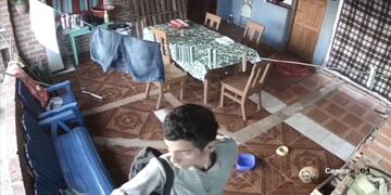 Eldorado: cámara de seguridad de una vivienda captó la secuencia de un robo.