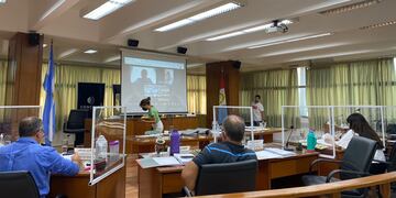 La reunión de comisión de este lunes fue semi-presencial