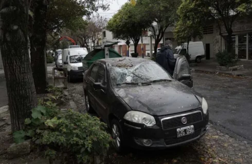 Violenta tormenta en Rosario: calles inundadas y graves daños en toda la ciudad