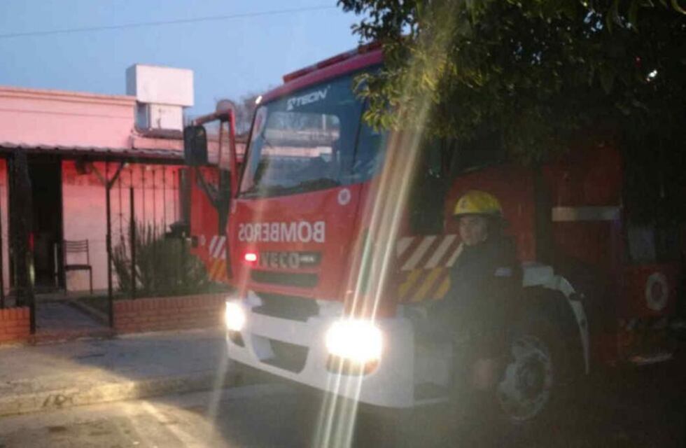 Susto en Córdoba: un feroz incendio se desató en una vivienda pero sólo se registraron daños materiales
