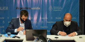 Manzur firmó un acuerdo por obras de agua y cloacas para el interior tucumano.