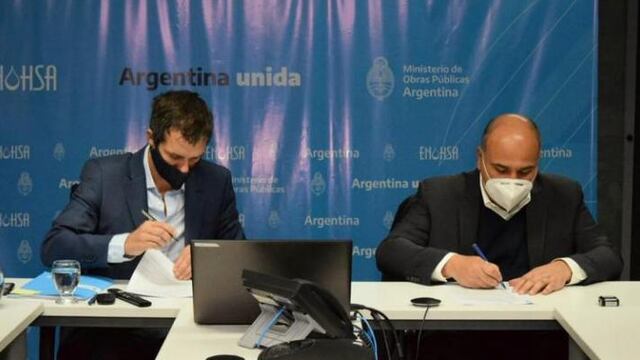Manzur firmó un acuerdo por obras de agua y cloacas para el interior tucumano.