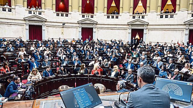 La reaccion de la oposición frente a las modificaciones de la Ley ómnibus