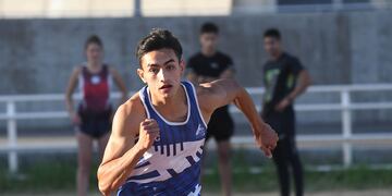 Agustín Pinti, atleta maipucino fue el mejor en los 100 y 200 metros del Torneo vendimia 2023.