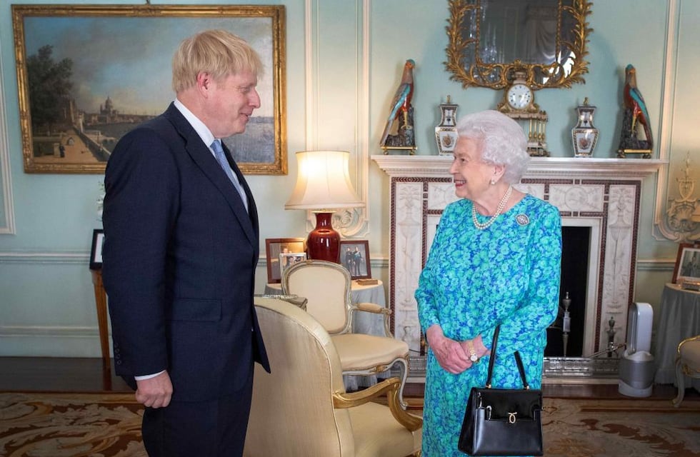 Boris Johnson confirmó que la reina Isabel II está “en muy buena forma”