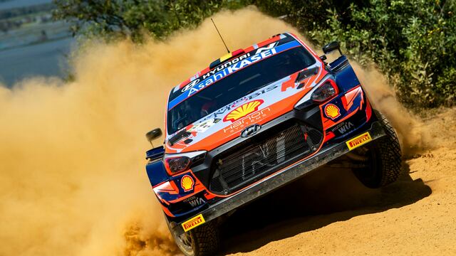 Thierry Neuville, líder tras este viernes en el Safari.