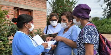 Personal de Salud de Jujuy trabaja en el terreno en la zona de Caimancito y alrededores, para contener el brote de dengue.