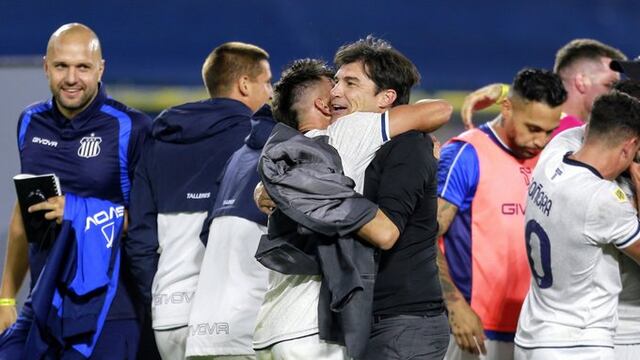 Felicidad a pleno para el Cacique. Como en noviembre, le sacó el invicto a Boca en su cancha.