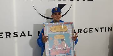 L-Gante y un mano a mano con Vía Urbano desde Universal.