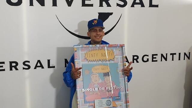 L-Gante y un mano a mano con Vía Urbano desde Universal.