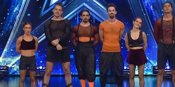 Los artistas prepararon un número sorprendente por el nivel de exigencia física.