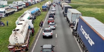 La manifestación empezó a la mañana e incluye otros puntos del país.