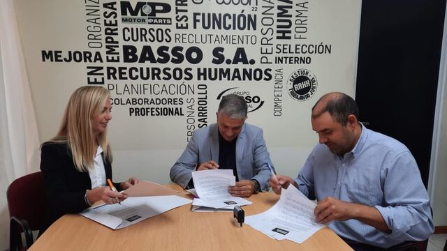 Firma de un convenio con Basso SA para llevar adelante una campaña de concientización vial