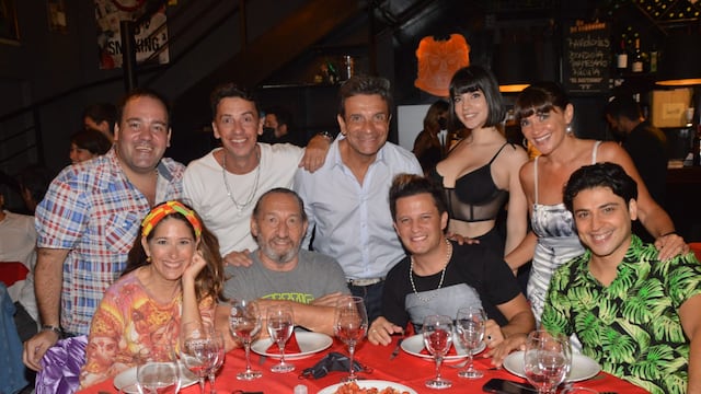 El elenco de la obra que se presenta de martes a domingos en la sala del Teatro Carreras decidió festejar la buena temporada que lleva adelante en Mar del Plata.