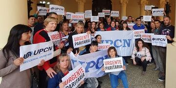 UPCN se manifestó en Casa de Gobierno en reclamo de paritarias