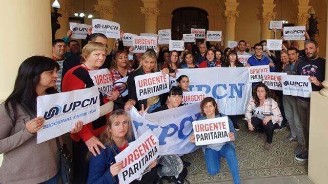 UPCN se manifestó en Casa de Gobierno en reclamo de paritarias