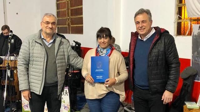 El senador Alcides Calvo, el Intendente Luis Castellano y la presidenta de la Federación de Entidades Vecinales, Valeria Gutiérrez