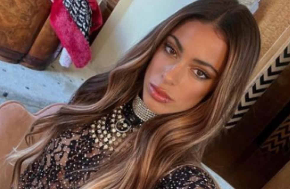 El minivestido dorado con el que Tini Stoessel brilló y que vale $16 mil