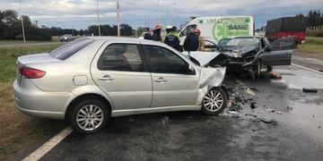 La conductora entró a la ruta de contramano e impactó brutalmente contra otro vehículo. Gentileza: Télam.