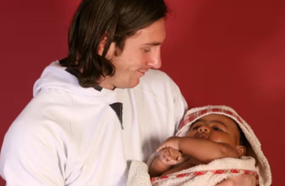 La sorprendente historia detrás de la foto de Lionel Messi con Lamine Yamal de bebé