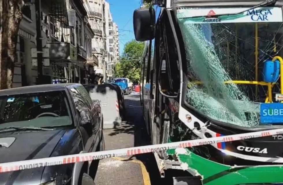 Accidente fatal en Balvanera: dos muertos tras el choque de un camión y un colectivo