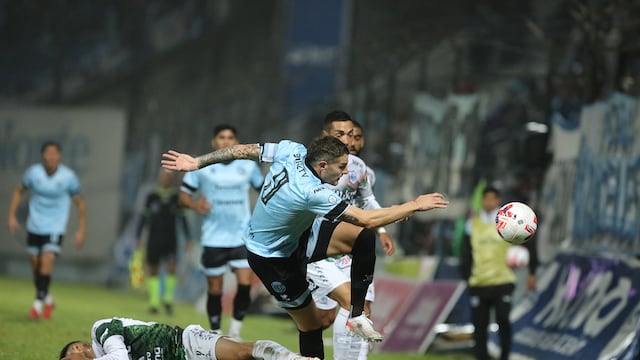 Pablo Vegetti peleó como siempre, pero esta vez Belgrano no tuvo gol y perdió (Prensa Belgrano).