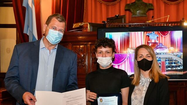 El joven fue distinguido por el Senado.