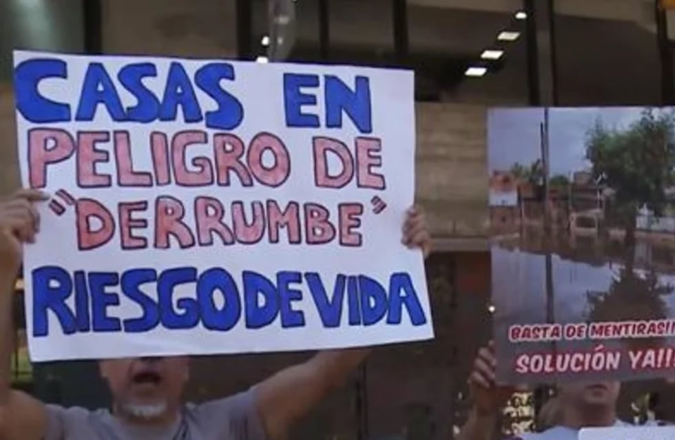 Denuncian “riesgo de vida” en un barrio de Córdoba por el hundimiento de viviendas