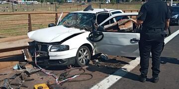 Accidente en la rotonda del Arroyo Zaimán de Posadas terminó con dos personas hospitalizadas.
