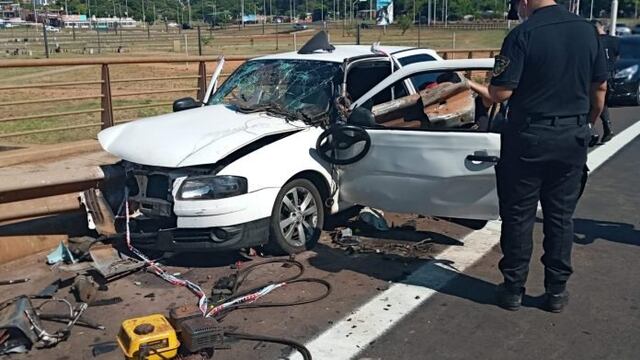 Accidente en la rotonda del Arroyo Zaimán de Posadas terminó con dos personas hospitalizadas.