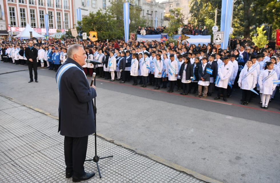 Jaldo presidió una histórica promesa de la Bandera con más de 3.300 estudiantes