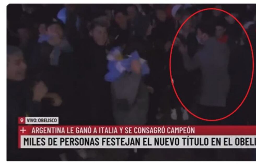 Robo en vivo a un movilero: cubría los festejos por el triunfo de Argentina y le sacaron el celular