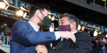 Messi y el presidente del Barcelona, Joan Laporta (Prensa Barcelona FC)
