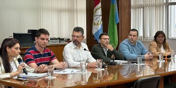 Funcionarios del Departamento Ejecutivo Municipal presentaron ante los concejales los resultados de la auditoría sobre el stock de neumáticos.