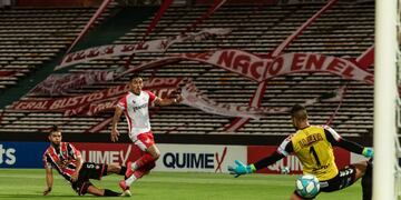 El extremo que llegó como refuerzo a la Gloria coronó su actuación con gol.