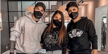 La esposa del capitán de la selección nacional de fútbol estuvo en el salón a principios de junio.