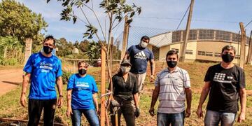 También se realizó la plantación de árboles de especies autóctonas en distintos espacios.