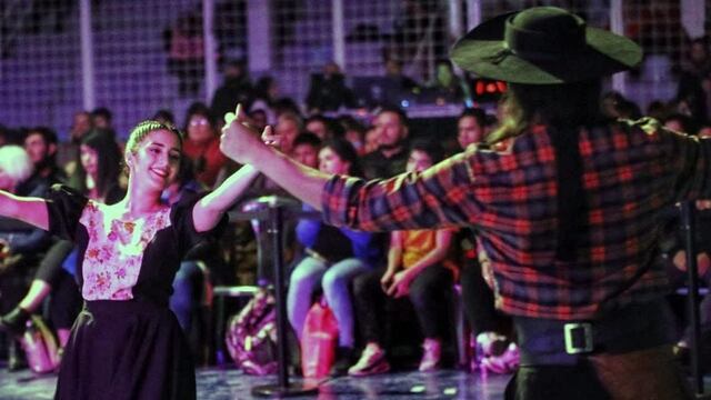 Familias riograndenses disfrutaron de la “Gran Peña Folklórica”