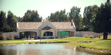 Denuncian conexiones clandestinas de luz en el barrio Bosque Alto.