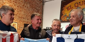 Federico Bessone, por Instituto, el Luifa y el Loco Willington, junto a Pedro Iudicello, a cargo del evento solidario.