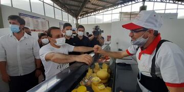 Herrera Ahuad visitó el Mercado Concentrador de Eldorado.